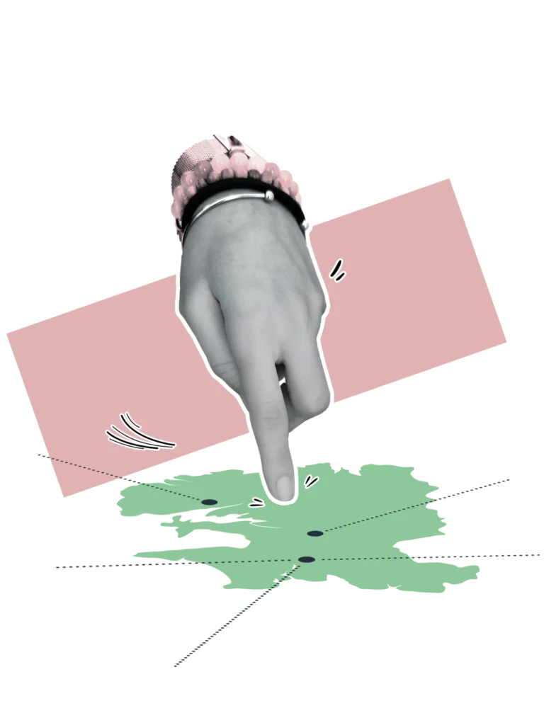 Doigts qui marchent sur carte Bretagne